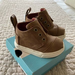 NWT baby Toms boots